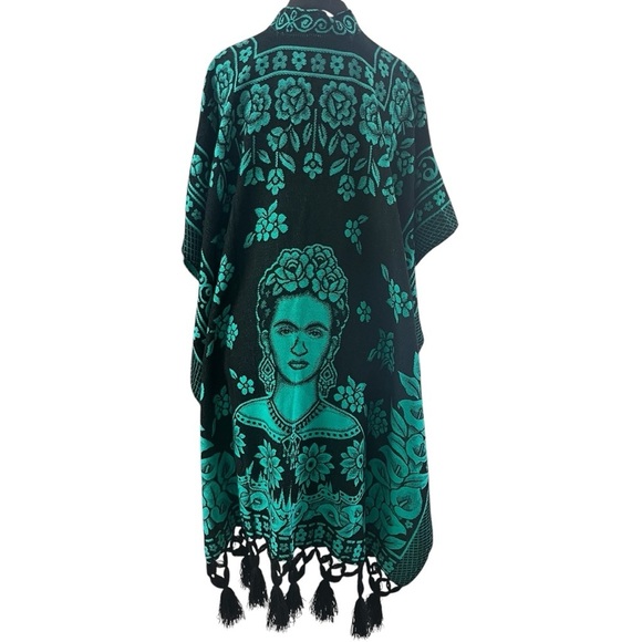 ARTESANIAS SAN MARTIN Green Black Frida Kahlo Poncho Fringe One Size - Picture 2 of 14